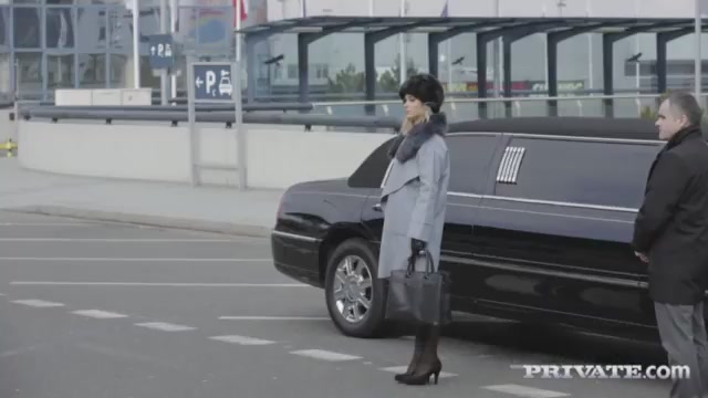 Kichik suv parisi porno oyin